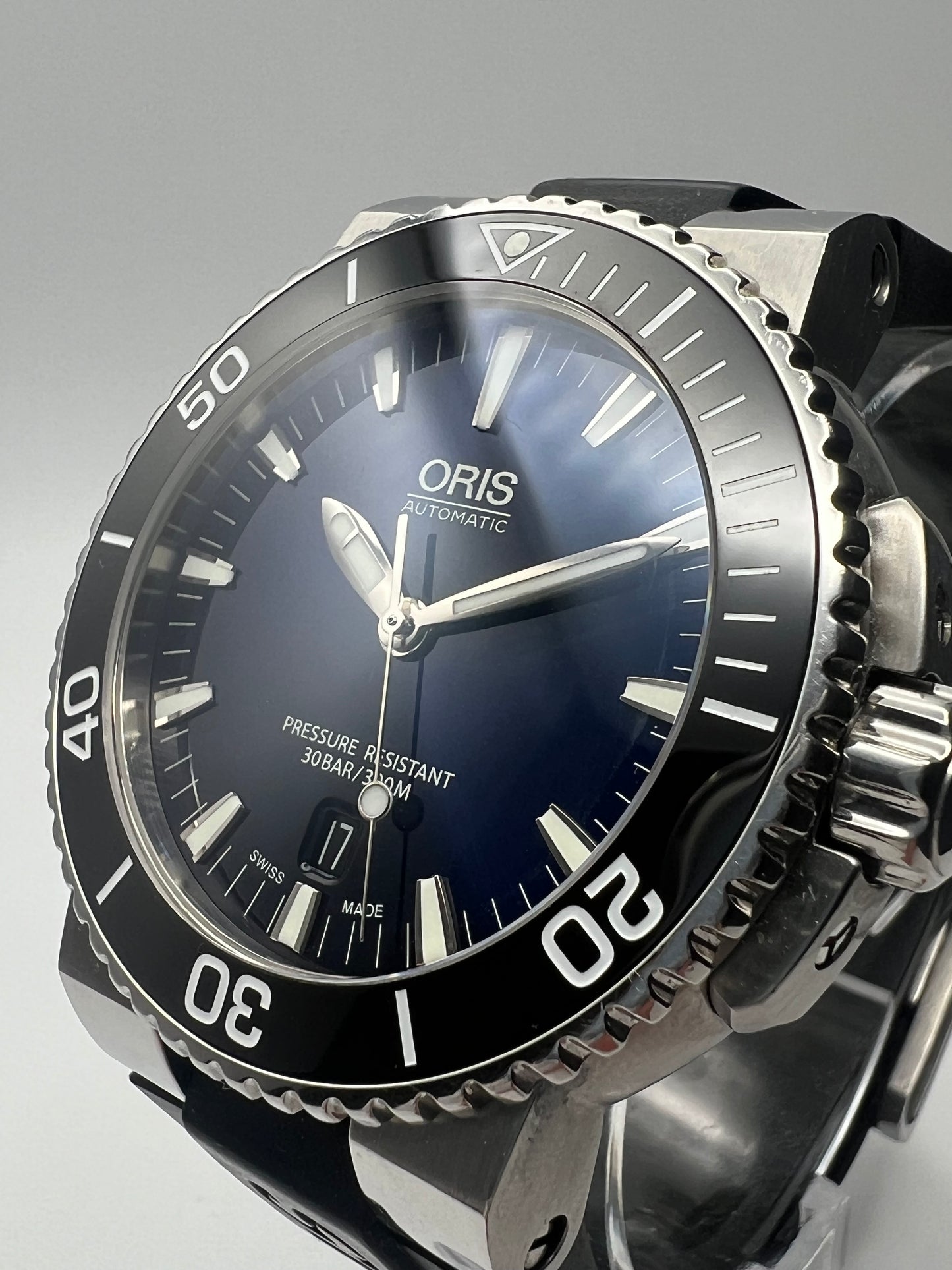 Oris Aquis Date